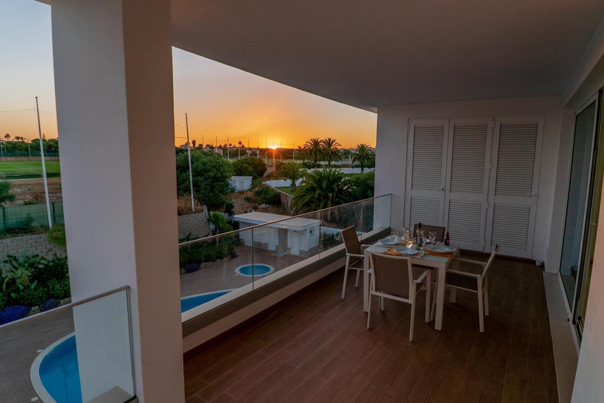 Sunset Condominium Lagos Exteriör bild